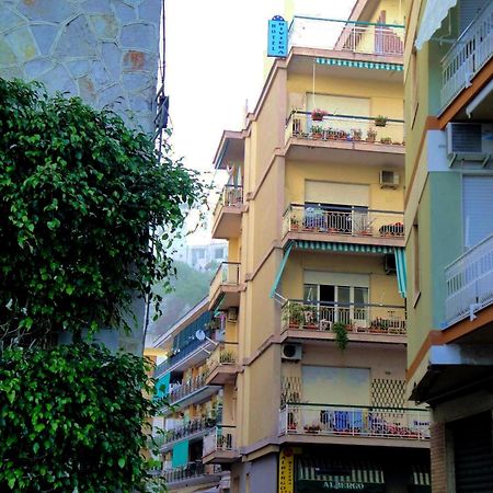 מאיורי Riviera B&B Rooms מראה חיצוני תמונה