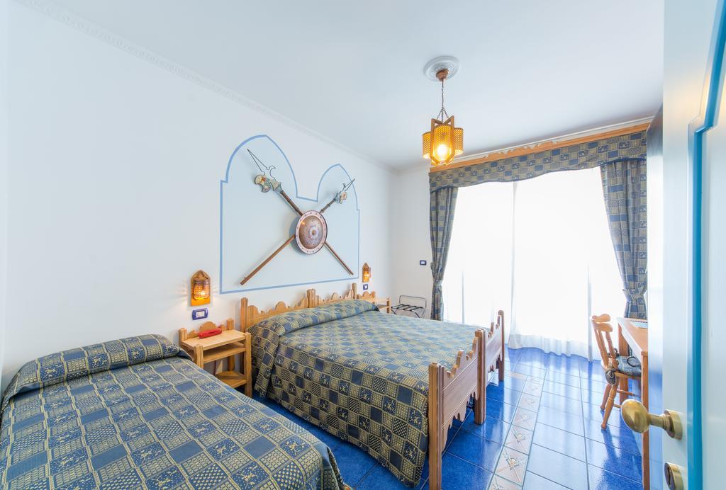 מאיורי Riviera B&B Rooms חדר תמונה