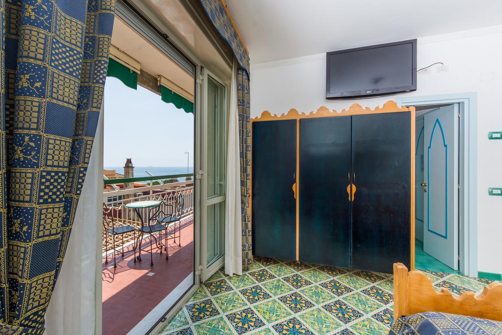 מאיורי Riviera B&B Rooms מראה חיצוני תמונה