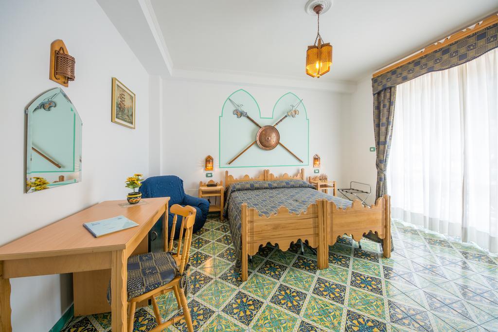 מאיורי Riviera B&B Rooms חדר תמונה