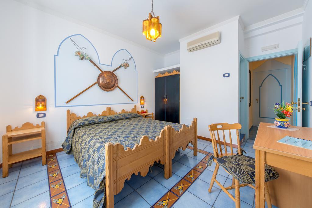 מאיורי Riviera B&B Rooms חדר תמונה