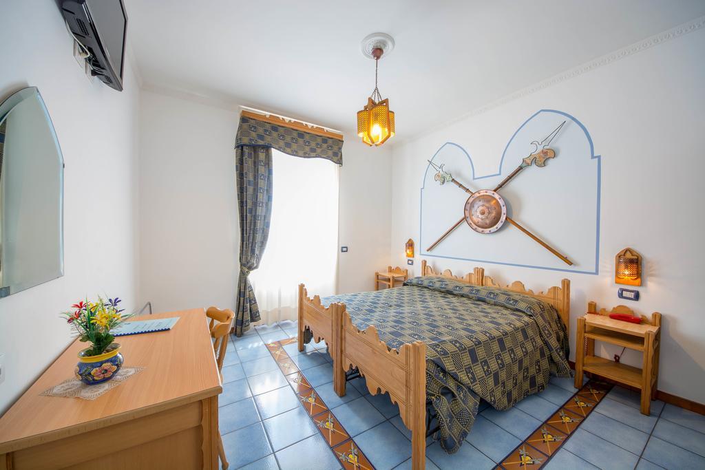 מאיורי Riviera B&B Rooms מראה חיצוני תמונה