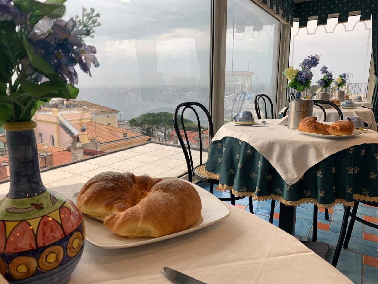 מאיורי Riviera B&B Rooms מראה חיצוני תמונה