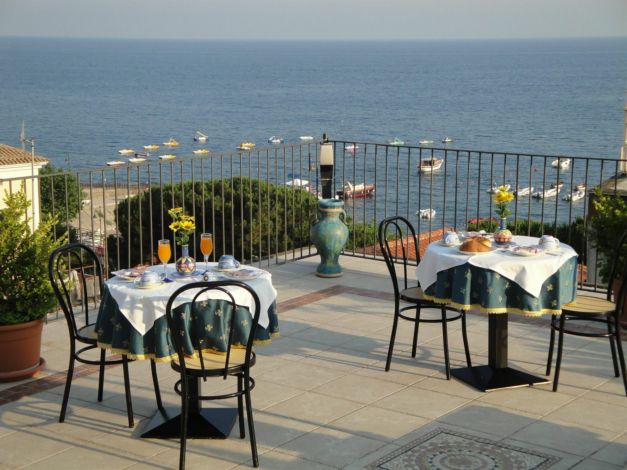 מאיורי Riviera B&B Rooms מראה חיצוני תמונה