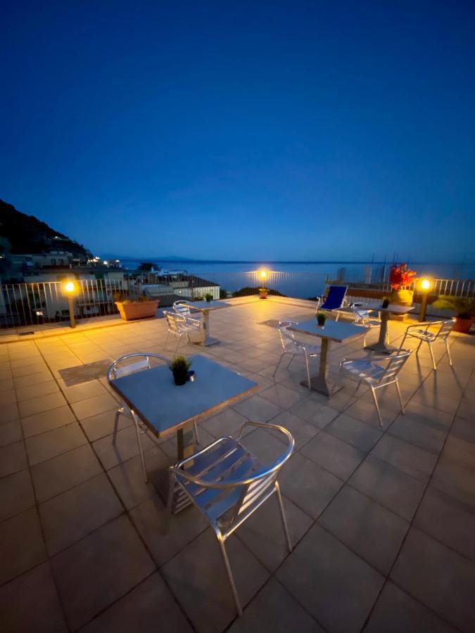מאיורי Riviera B&B Rooms מראה חיצוני תמונה